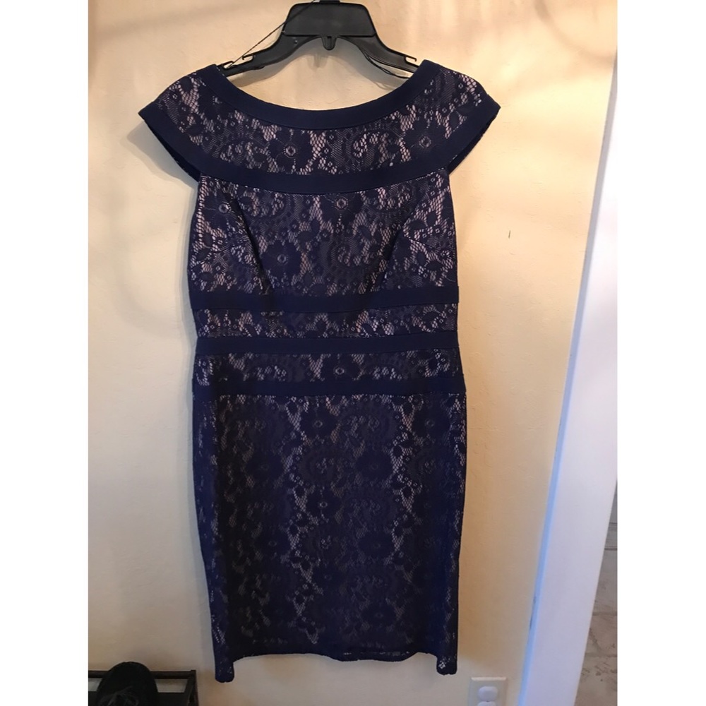 EUC Adrianna Papell Lace Dress